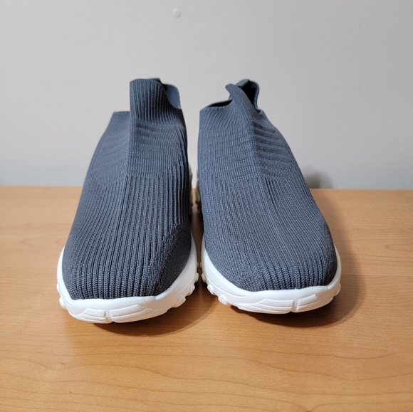 Ezkrwxn Slip On Walking Shoe - Picture 2 of 8